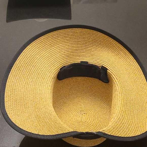 beach hat - Picture 2 of 2